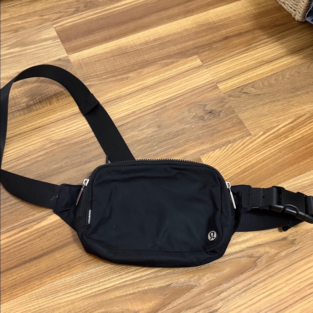lululemon athletica Men's Black Belt Bag